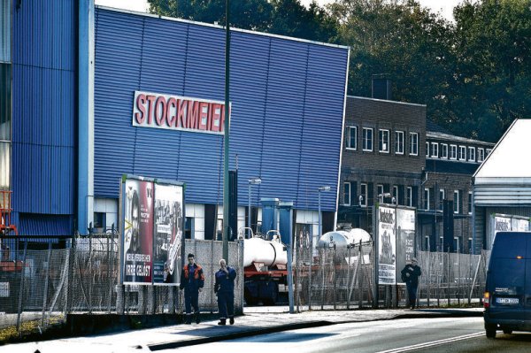 Das Gebäude der Stockmeier-Gruppe ist in Bielefeld weithin sichtbar. - © FOTO: ANDREAS FRÜCHT
