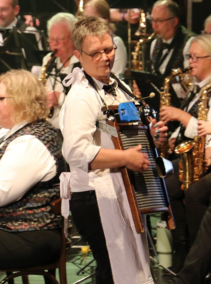 Überraschungsauftritt von Gabi Schlussmeier. - © Orchester Vahlhausen
