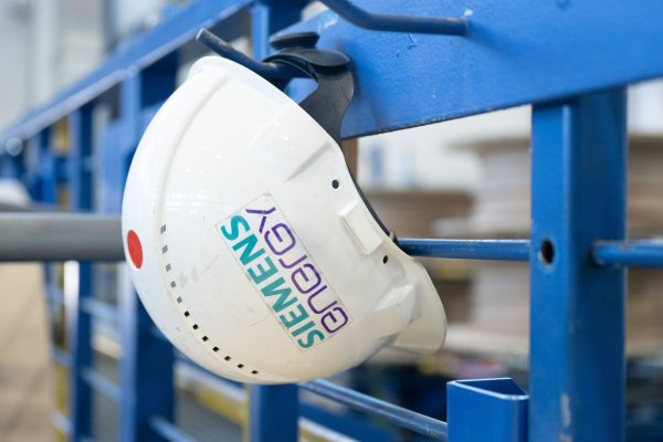 Siemens Energy ist solide in sein Geschäftsjahr gestartet. (Archivbild) - © Sebastian Kahnert/dpa