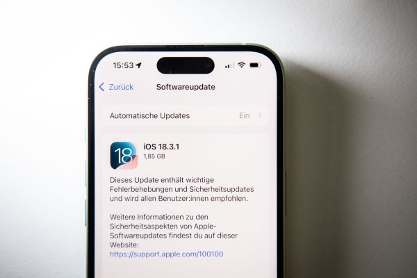 Ab Juni 2025 schreibt die EU-Ökodesign-Verordnung für neue Smartphones Updates für mindestens fünf Jahre vor. - © Christin Klose/dpa-tmn
