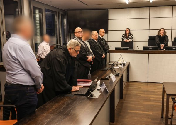 Schuldsprüche im Prozess um die gescheiterte Schumacher-Erpressung verkündet. - © Oliver Berg/dpa