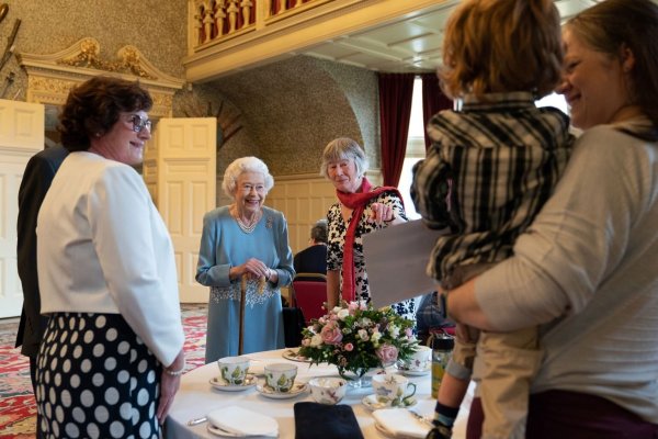 Queen als Gastgeberin - © Foto: Joe Giddens/PA Wire/dpa