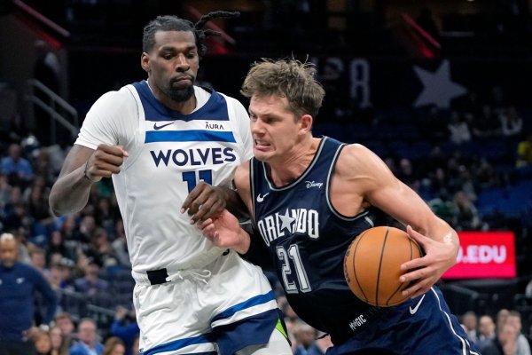 Moritz Wagner (21), Center der Orlando Magic, zieht zum Korb. - © John Raoux/AP