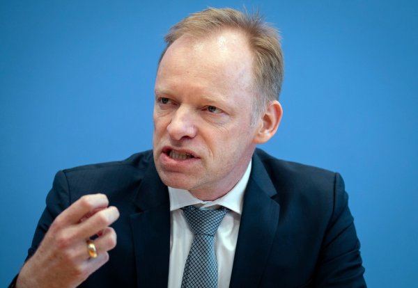 Clemens Fuest: Der Ifo-Chef sieht viele Baustellen in der deutschen Wirtschaftspolitik. (Archivbild) - © Kay Nietfeld/dpa