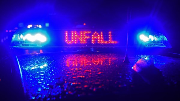 Anderthalb Stunden blieb die Autobahn nach den Unfällen gesperrt. (Symbolbild) - © Stefan Puchner/dpa