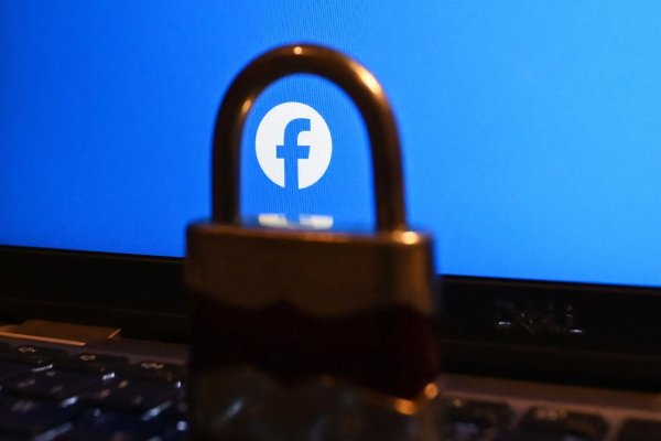 Anfang April 2021 wurden Daten von rund 533 Millionen Facebook-Nutzern aus 106 Ländern im Internet öffentlich. (Symbolbild) - © Anna Ross/dpa