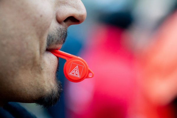 An einem rechtmäßigen Warnstreik oder Streik darf grundsätzlich jeder Arbeitnehmer und jede Arbeitnehmerin teilnehmen - egal, ob man Gewerkschaftsmitglied ist oder nicht. - © Hauke-Christian Dittrich/dpa/dpa-tmn