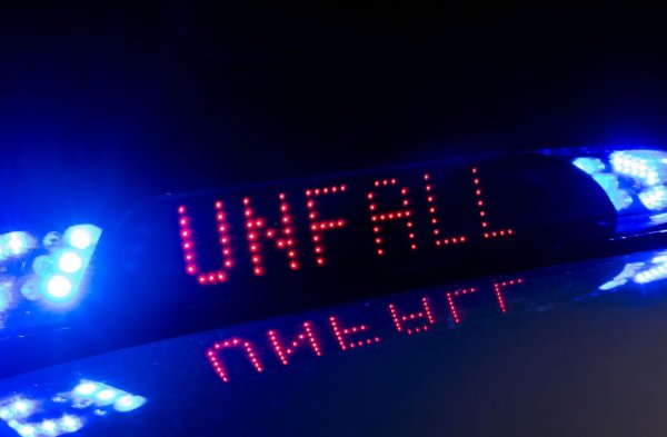 Für die Fußgängerin kam jede Hilfe nach dem Unfall zu spät. (Symbolbild) - © Monika Skolimowska/dpa-Zentralbild/dpa