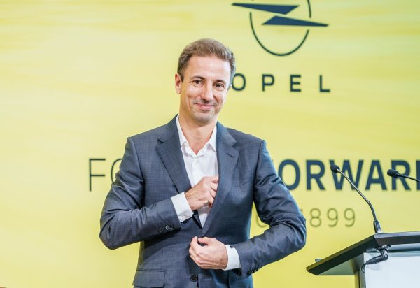 Bekommt bei Stellantis mehr Verantwortung: Opel-Chef Florian Huettl. - © Andreas Arnold/dpa