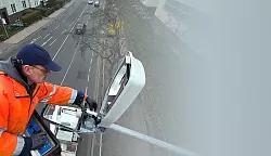 B&uuml;rger sollen defekte Laternen melden. - &copy; FOTO: DPA