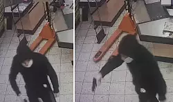 Combi-&Uuml;berfall: Man sieht auf den Videos, wie der maskierte T&auml;ter (l.) im Kassenbereich des Supermarktes seine Schusswaffe (r.) z&uuml;ckt. - &copy; Polizei