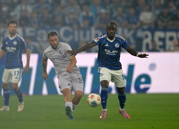 Schalke 04 setzte sich im Nachbarschaftsduell gegen Bochum durch. - © Anke Waelischmiller/dpa
