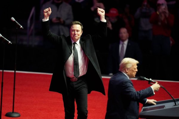 Donald Trump ist offen dafür, dass Tiktok an Elon Musk geht. - © Alex Brandon/AP/dpa