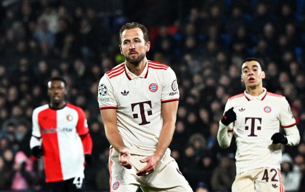 Pure Verzweiflung: Harry Kane (l) und Jamal Musiala (r) hatten kein Schussglück. - © Federico Gambarini/dpa