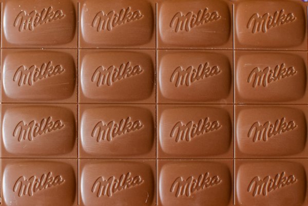 Milka gehört zu den beliebtesten Schokoladensorten in Deutschland. - © Jan Woitas/dpa
