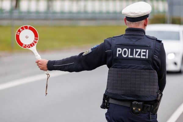 Die Zahl unerlaubter Einreisen nach Bayern ist laut Bundespolizei im Jahr 2024 bislang rückläufig. (Archivbild) - © Daniel Karmann/dpa