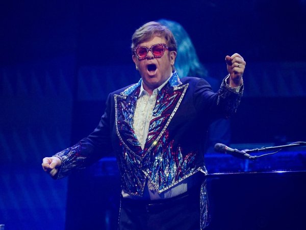 Elton John hat Probleme mit dem Sehen - Shows spielt er aber nach wie vor. (Archivfoto) - © Yui Mok/PA Wire/dpa