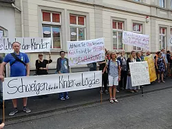 Protest vor dem Landgericht - &copy; Astrid Sewing