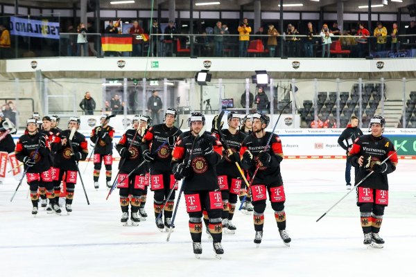 Die DEB-Männer setzten sich nach Rückstand noch gegen Österreich durch. - © Christian Kolbert/dpa/Archivbild