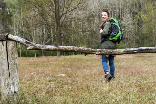 Der Rucksack, den man bereits hat, reicht völlig aus: Für Rucking braucht es erst einmal keine spezielle Ausstattung. - © Christin Klose/dpa-tmn