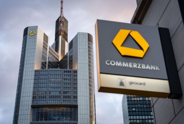 Die italienische Großbank Unicredit steigt bei der Commerzbank an (Archivfoto). - © Frank Rumpenhorst/dpa