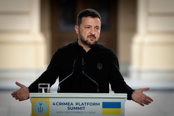 Der ukrainische Präsident Wolodymyr Selenskyj hat Gebietsabtretungen ein weiteres Mal eine Absage erteilt. - © Efrem Lukatsky/AP/dpa