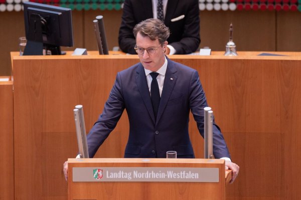 Die schwarz-grüne Regierungskoalition in NRW hat sich auf ein umfangreiches Sicherheitspaket geeinigt. - © Rolf Vennenbernd/dpa