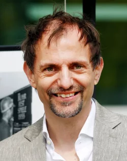 Olaf Kr&ouml;ck, Intendant der Ruhrfestspiele, schaut zum Fotografen. - &copy; Roland Weihrauch/dpa/Archivbild