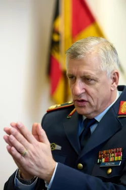 Generalmajor Markus Kurczyk, Kommandeur des Zentrums Innere F&uuml;hrung, im dpa-Interview. - &copy; Thomas Frey/dpa