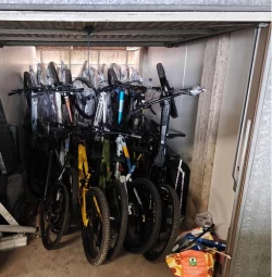 Ein gestohlenes Pedelec konnte geortet werden - und führte die Ermittler zu noch mehr Diebesgut (Foto Polizei) - © Polizei Hannover/dpa