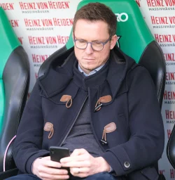 Michael Mutzel legt offen, wie die Pokal-Einnahmen von Arminia Bielefeld verwendet werden. - © Peter Steffen/dpa