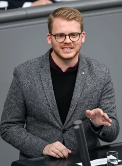 Klüssendorf stieg in kurzer Zeit zum Sprecher der SPD-Linken auf. (Archivbild) - © Britta Pedersen/Deutsche Presse-Agentur GmbH/dpa