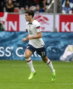 Giovanni Reyna in Aktion. - &copy; Bernd Thissen/dpa/Archivbild