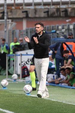 Heiße Aktie: Como-Coach Cesc Fàbregas. - © Antonio Saia/LaPresse via ZUMA Press/dpa