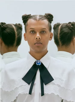 Stromae hat seine beiden im Mai geplanten Konzerte in K&ouml;ln und Berlin sowie weitere Auftritte in Europa abgesagt. - &copy; Michael Ferire/Universal Music/dpa/Archivbild
