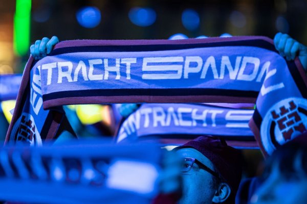 Fans von Eintracht Spandau machten sich bei Events wie der Dreamhack oder Gamescom laut bemerkbar. - © Michael Matthey/dpa