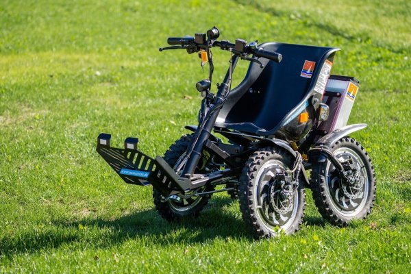 Elektro-Rollstuhl - © Foto: Mohssen Assanimoghaddam/dpa/Archivbild