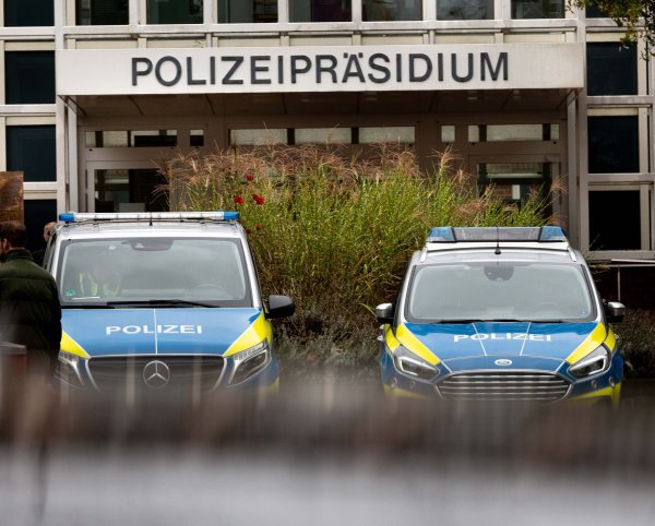 Mit einem großen Küchenmesser soll ein 33-Jähriger seine Ex-Frau erstochen haben. (Symbolbild) - © Dieter Menne/dpa