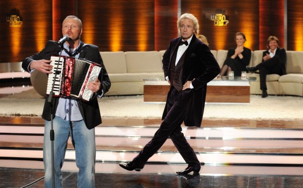Früher waren sie schon mal gemeinsam auf der Bühne, jetzt wieder: Stefan Raab und Thomas Gottschalk. - © picture alliance / dpa