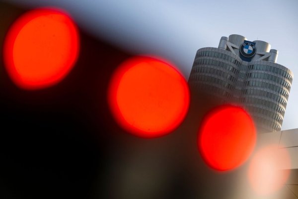 Läuft nicht gut momentan: BMW legt schlechte Zahlen vor - © Lennart Preiss/dpa