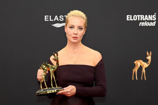 Julija Nawalnaja erhielt den Bambi in der Kategorie «Mut» den sie für ihren Mann Alexej Nawalny entgegengenommen hat. - © Felix Hörhager/dpa