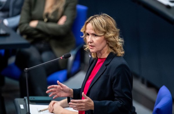 «Klimaschutz und Klimavorsorge verursachen Kosten. Aber wenn wir das unterlassen würden, wären die Kosten ein Vielfaches höher»: Steffi Lemke. - © Melissa Erichsen/dpa