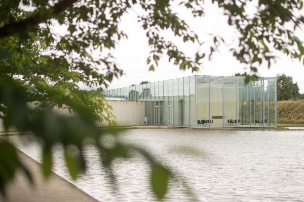 Die einstige Nato-Raketenstation Hombroich bei Neuss ist heute ein Zentrum der Kunst im Rheinland. - © Marius Becker/dpa/Archivbild