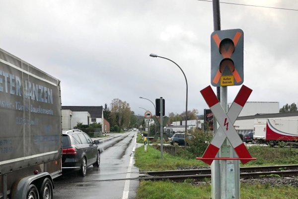 Bahnübergang Orbker Straße - Ampeln außer Betrieb - © Seda Hagemann
