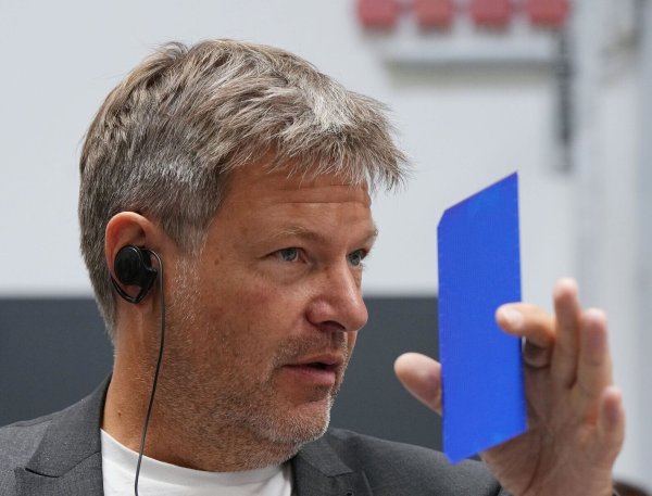 - © Soeren Stache/dpa