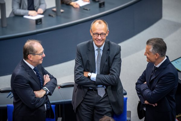 Unionspolitiker im Bundestag - © Michael Kappeler/dpa