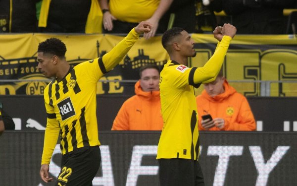 «Ich habe seit Tag eins darauf gewartet», sagte Sébastien Haller (r) nach seinem Tor gegen Freiburg. - © Bernd Thissen/dpa