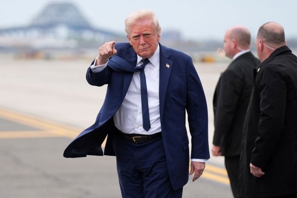 Trump will Sonderrechte für US-Schiffe. - © Evan Vucci/AP/dpa