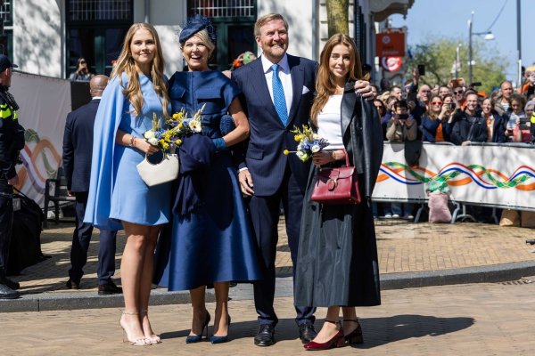 Prinzessin Amalia, Königin Maxima, König Willem-Alexander und Prinzessin Alexia feiern in Doetinchem. - © Sem Van Der Wal/ANP/dpa