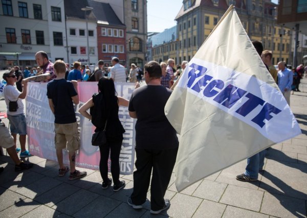 Die Partei "Die Rechte" könnte demnächst auch in OWL auf die Straße gehen. - © dpa